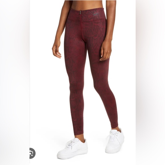 Nike Python Print Leggings in Burgundy/Black - Picture 1 of 8